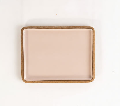 Prato Retangular Borda Reta em cerâmica artesanal — tamanho 26CM x 20CM, argila Cappuccino, esmalte Nude