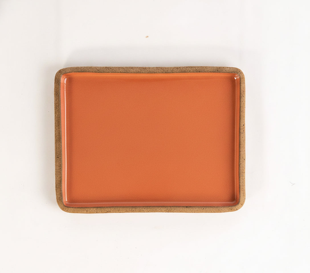 Prato Retangular Borda Reta em cerâmica artesanal — tamanho 26CM x 20CM, argila Cappuccino, esmalte Sol de Terracota