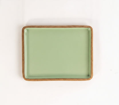 Prato Retangular Borda Reta em cerâmica artesanal — tamanho 26CM x 20CM, argila Cappuccino, esmalte Verde Menta