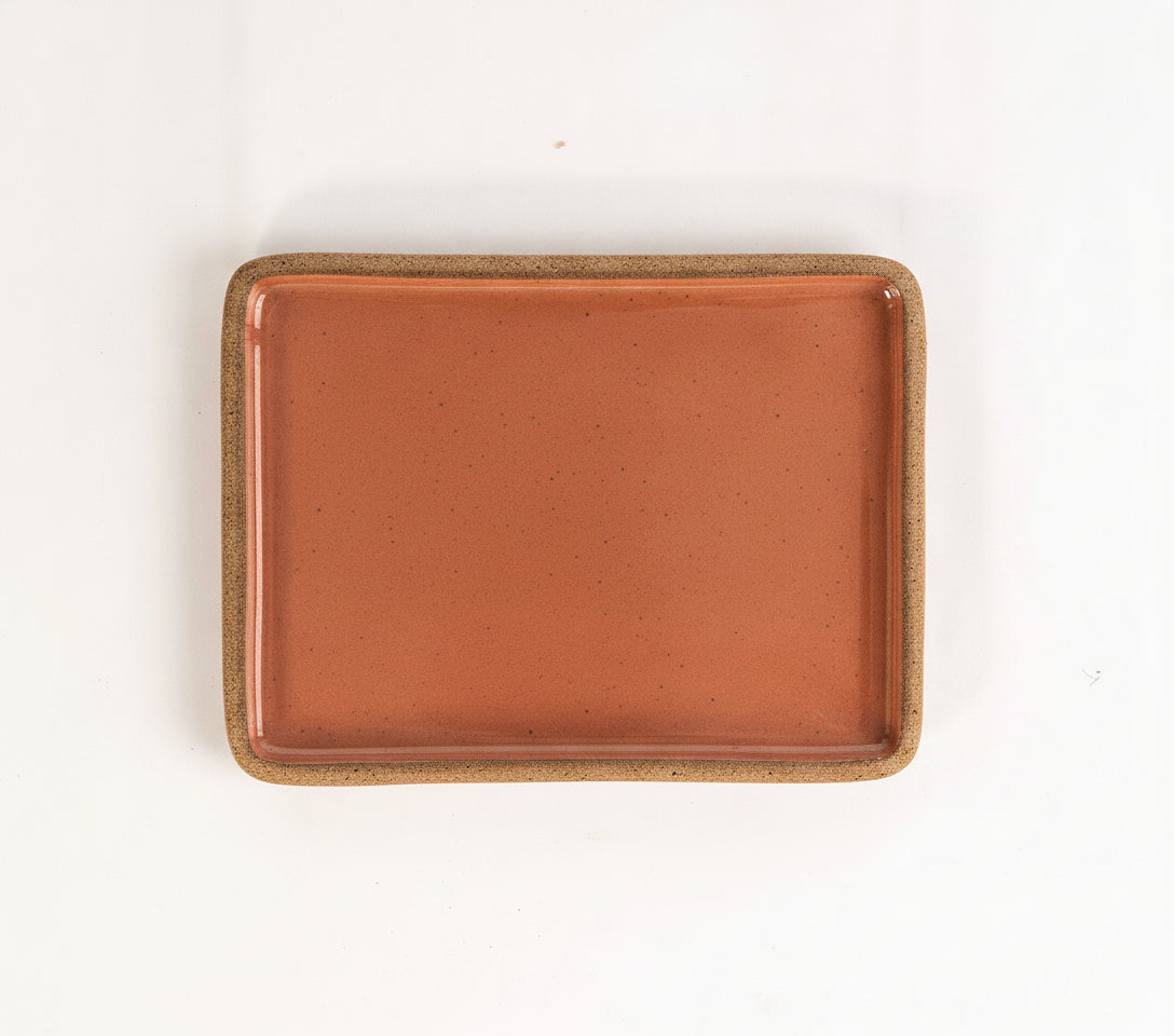 Prato Retangular Borda Reta em cerâmica artesanal — tamanho 26CM x 20CM, argila Flocos, esmalte Sol de Terracota
