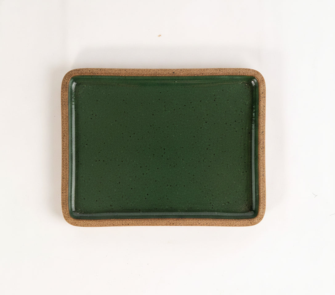 Prato Retangular Borda Reta em cerâmica artesanal — tamanho 26CM x 20CM, argila Flocos, esmalte Verde Exército