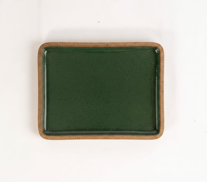 Prato Retangular Borda Reta em cerâmica artesanal — tamanho 26CM x 20CM, argila Flocos, esmalte Verde Exército