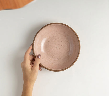 Prato Risoto Borda Alta em cerâmica artesanal — tamanho 250ML, argila Cappuccino, esmalte Nude