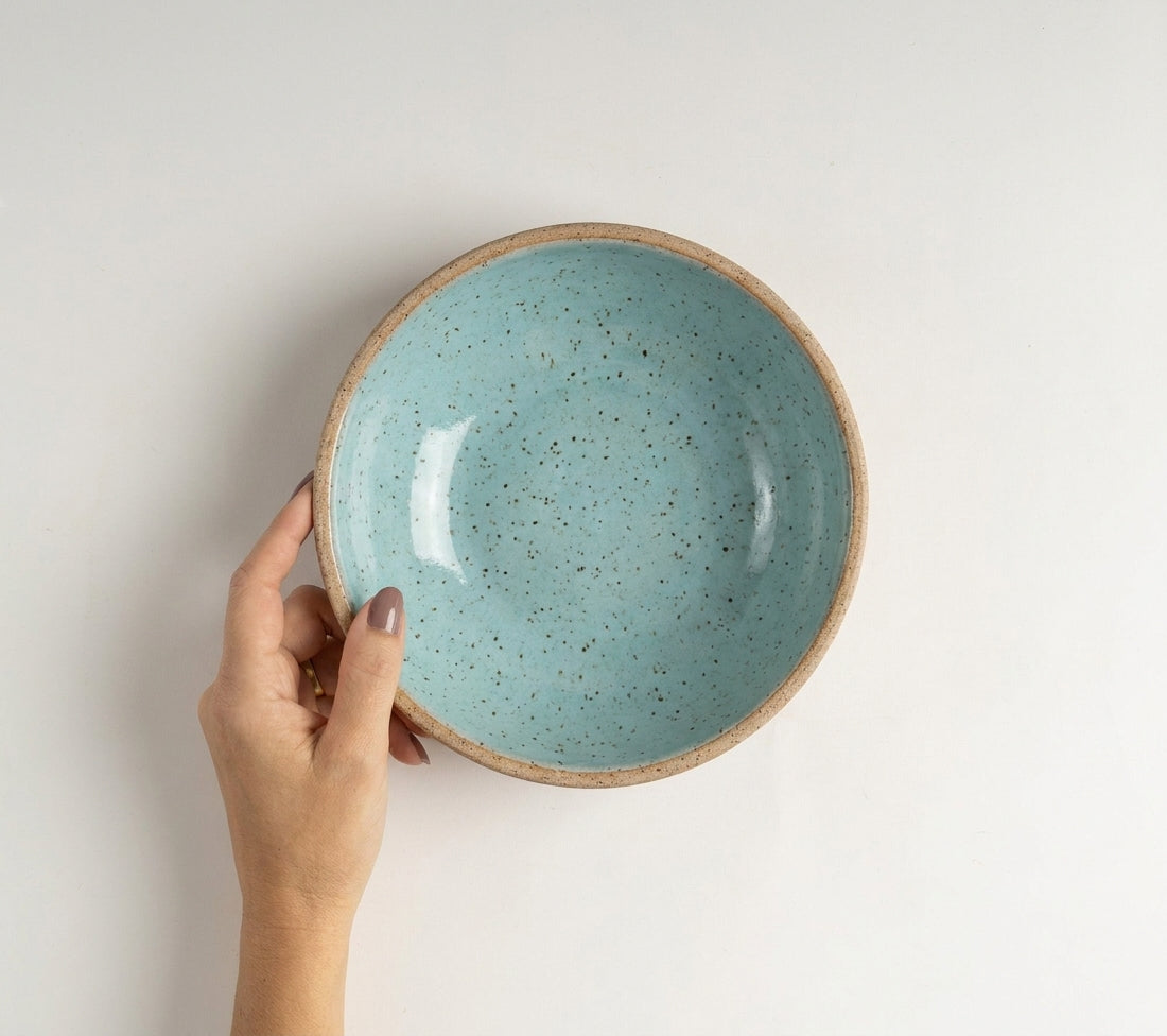 Prato Risoto Borda Alta em cerâmica artesanal — tamanho 250ML, argila Flocos, esmalte Jujuba