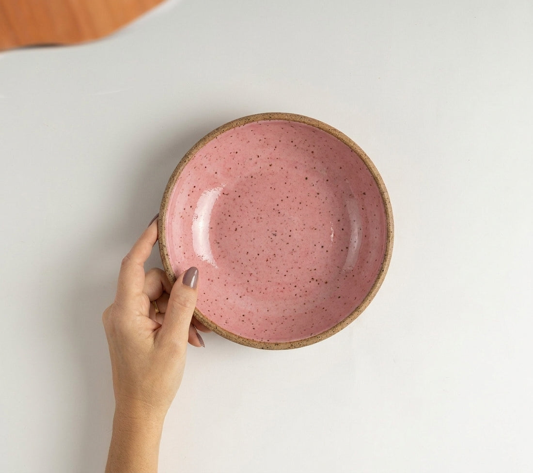 Prato Risoto Borda Alta em cerâmica artesanal — tamanho 250ML, argila Flocos, esmalte Rosa Barbie