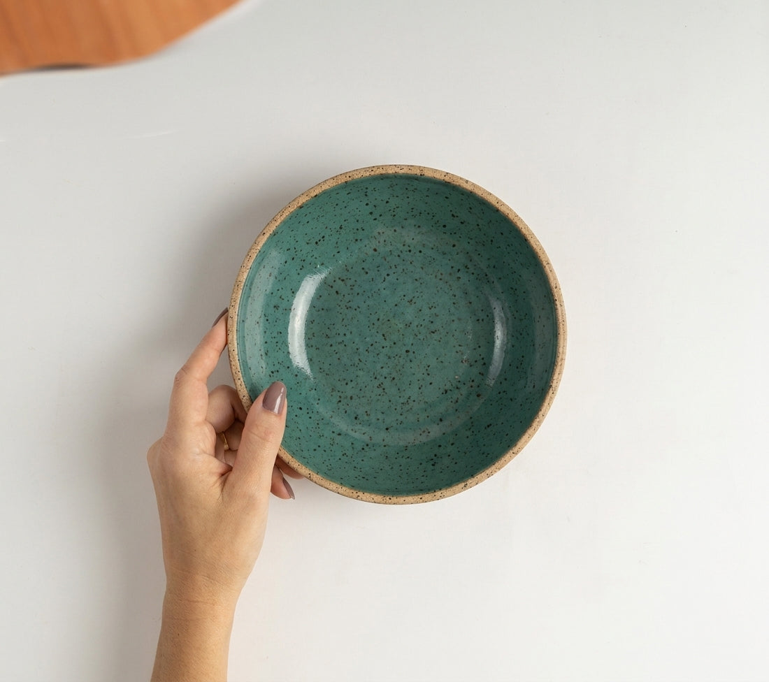 Prato Risoto Borda Alta em cerâmica artesanal — tamanho 250ML, argila Flocos, esmalte Verde Exército