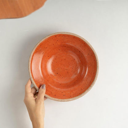 Prato Risoto Borda Alta em cerâmica artesanal — tamanho 350ML, argila Flocos, esmalte Laranja Intenso
