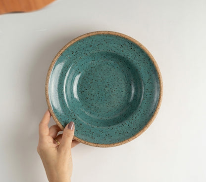 Prato Risoto Borda Alta em cerâmica artesanal — tamanho 350ML, argila Flocos, esmalte Verde Exército