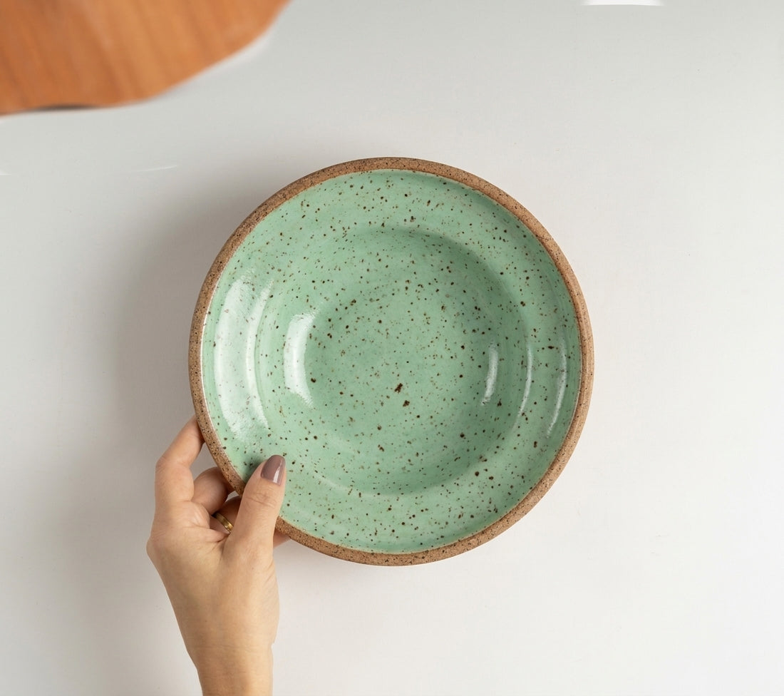 Prato Risoto Borda Alta em cerâmica artesanal — tamanho 350ML, argila Flocos, esmalte Verde Menta