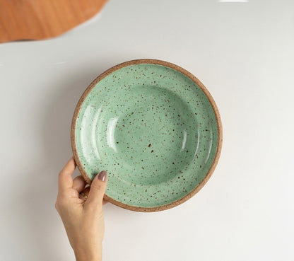 Prato Risoto Borda Alta em cerâmica artesanal — tamanho 350ML, argila Flocos, esmalte Verde Menta