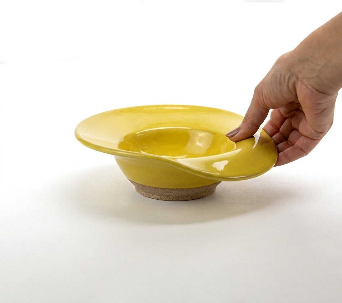 Prato Risoto Borda Rebaixada em cerâmica artesanal — tamanho 250ML, argila Cappuccino, esmalte Amarelo Intenso