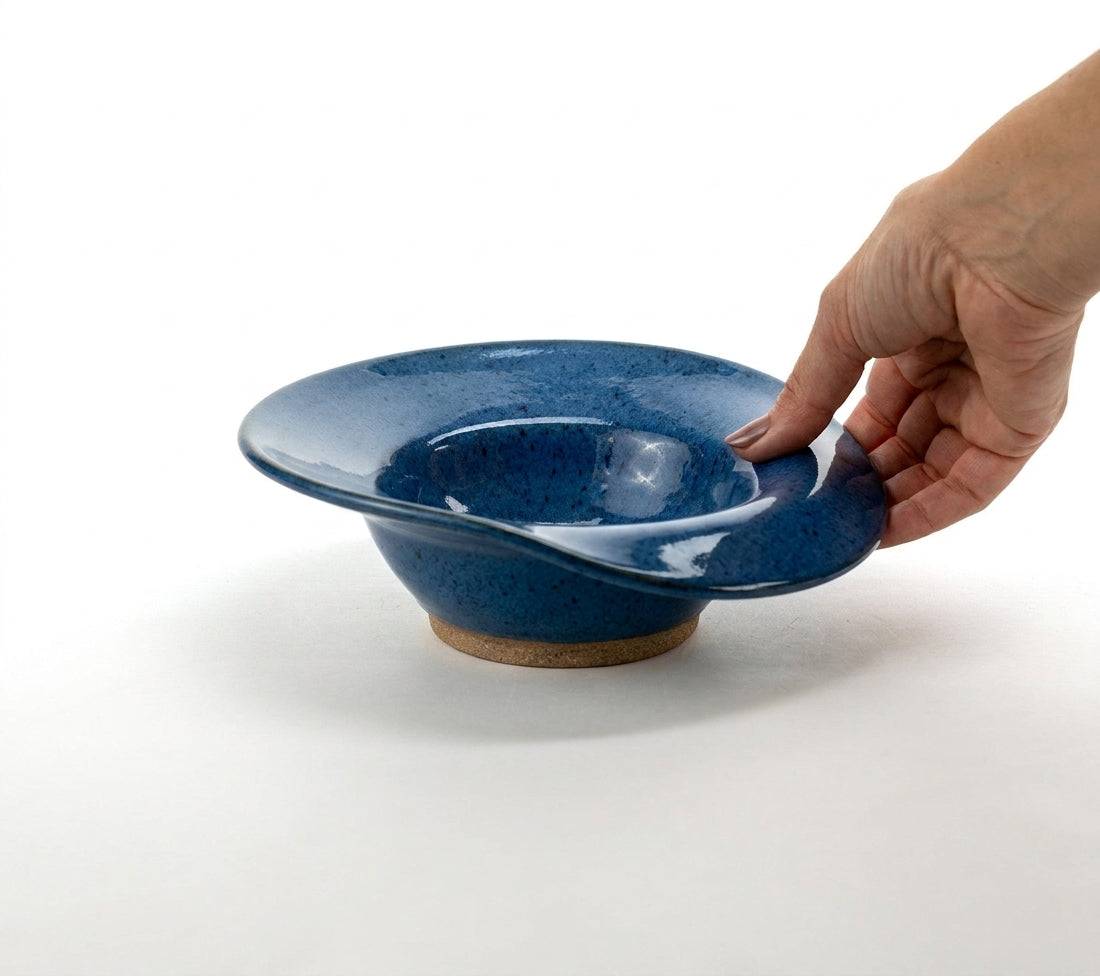 Prato Risoto Borda Rebaixada em cerâmica artesanal — tamanho 250ML, argila Cappuccino, esmalte Azul Safira