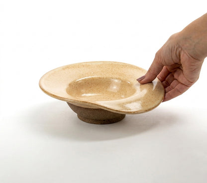Prato Risoto Borda Rebaixada em cerâmica artesanal — tamanho 250ML, argila Cappuccino, esmalte Pedra Sabão