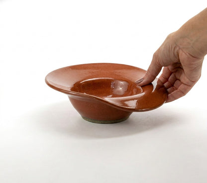 Prato Risoto Borda Rebaixada em cerâmica artesanal — tamanho 250ML, argila Cappuccino, esmalte Sol de Terracota