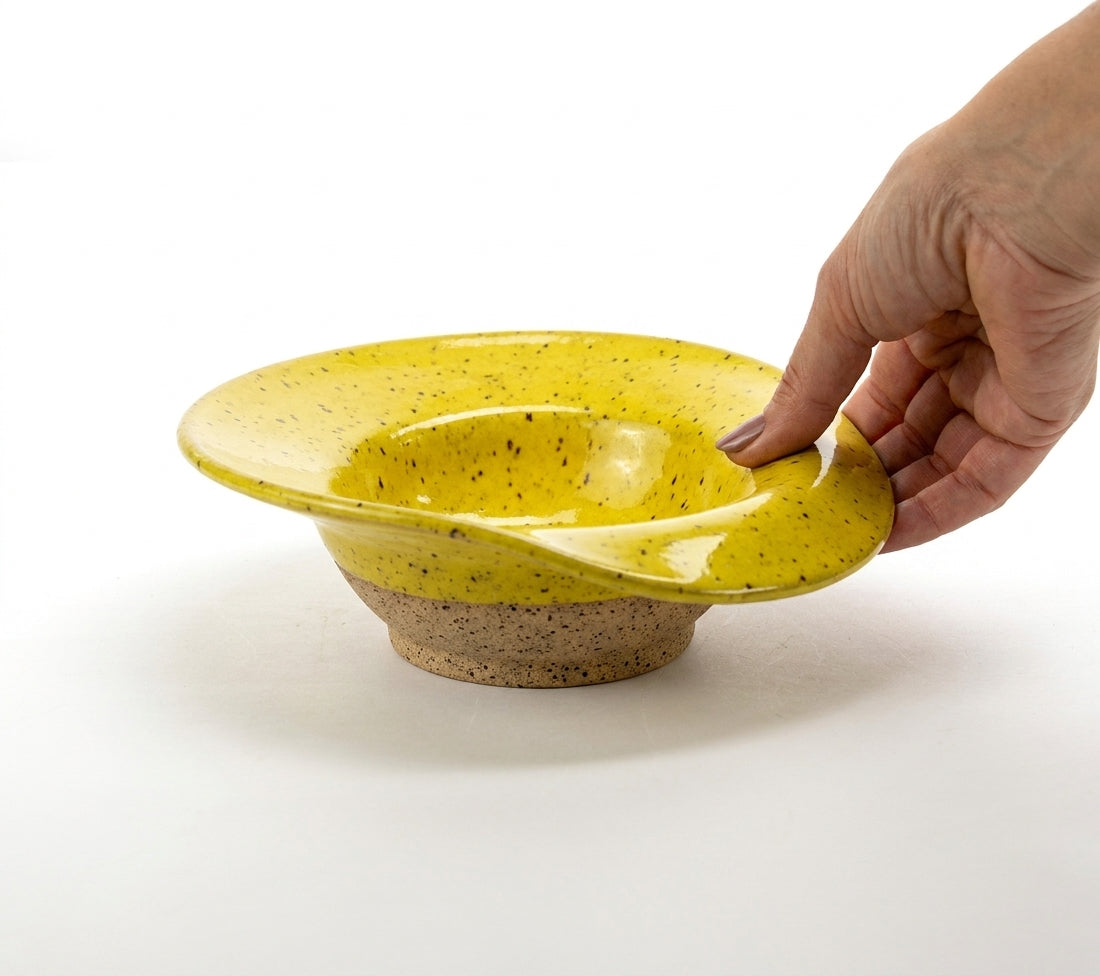 Prato Risoto Borda Rebaixada em cerâmica artesanal — tamanho 250ML, argila Flocos, esmalte Amarelo Intenso