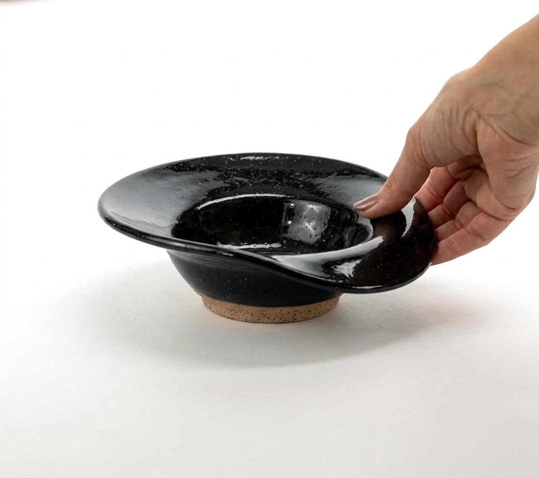 Prato Risoto Borda Rebaixada em cerâmica artesanal — tamanho 250ML, argila Flocos, esmalte Preto Ébano
