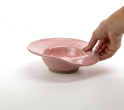 Prato Risoto Borda Rebaixada em cerâmica artesanal — tamanho 250ML, argila Flocos, esmalte Rosa Barbie