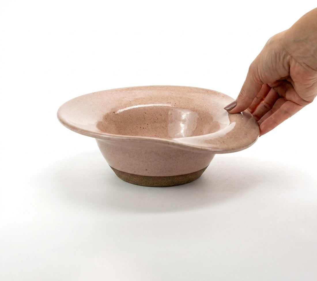 Prato Risoto Borda Rebaixada em cerâmica artesanal — tamanho 350ML, argila Cappuccino, esmalte Nude