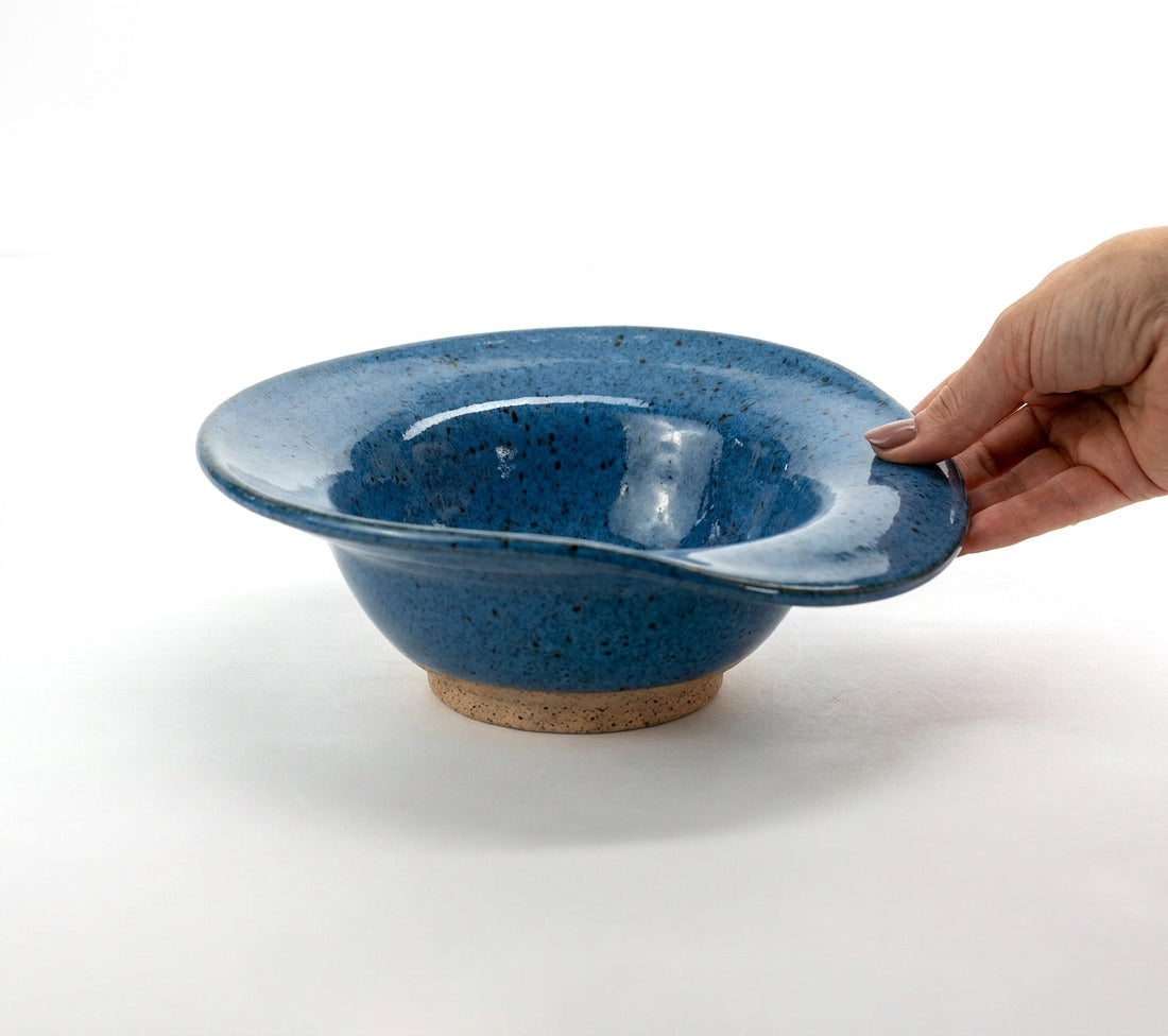 Prato Risoto Borda Rebaixada em cerâmica artesanal — tamanho 350ML, argila Flocos, esmalte Azul Safira