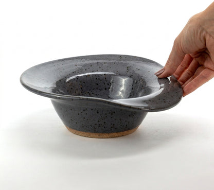 Prato Risoto Borda Rebaixada em cerâmica artesanal — tamanho 350ML, argila Flocos, esmalte Grafite