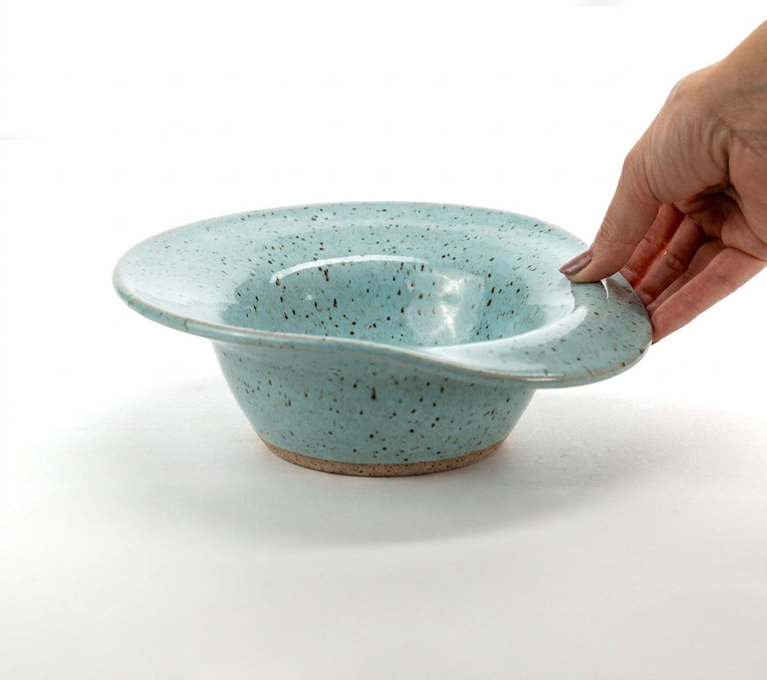 Prato Risoto Borda Rebaixada em cerâmica artesanal — tamanho 350ML, argila Flocos, esmalte Jujuba