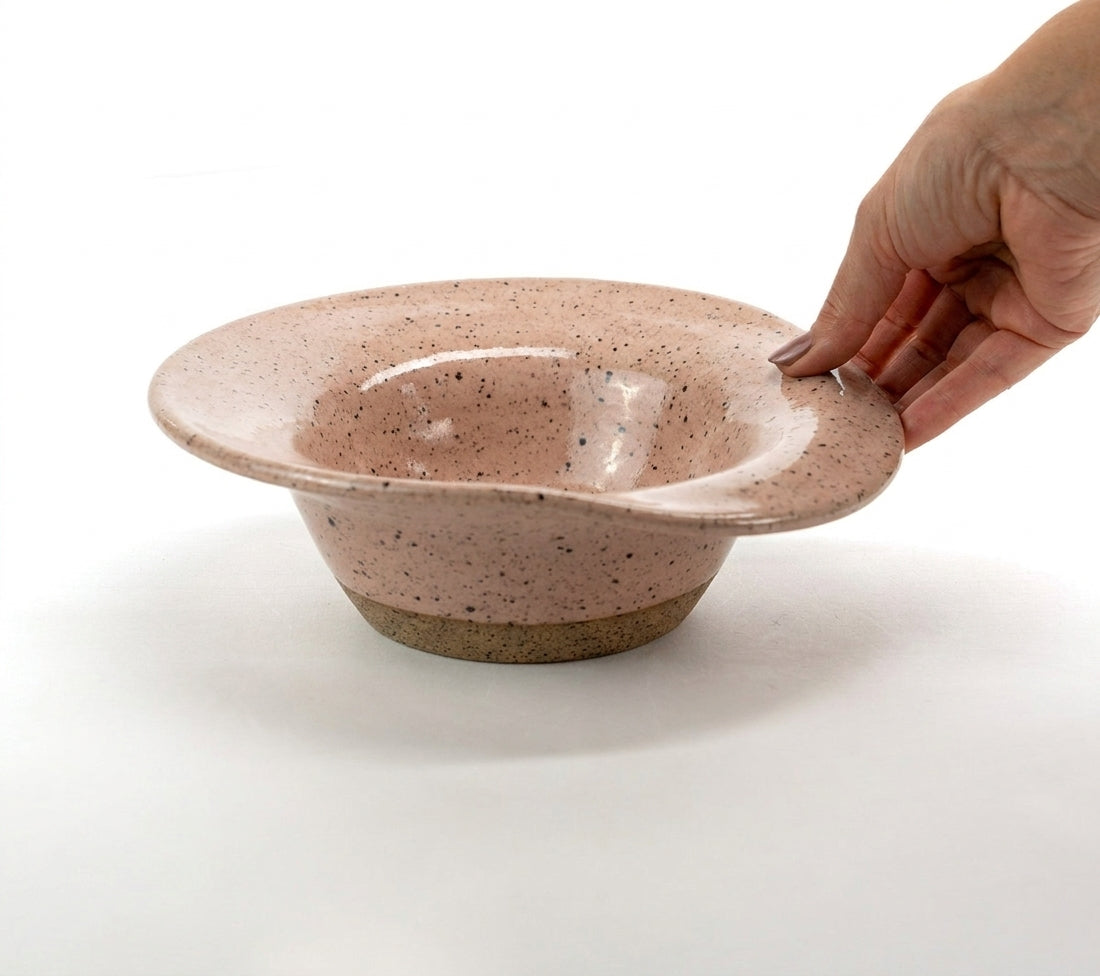 Prato Risoto Borda Rebaixada em cerâmica artesanal — tamanho 350ML, argila Flocos, esmalte Nude