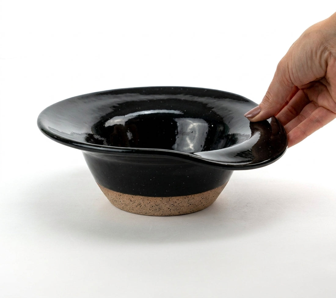 Prato Risoto Borda Rebaixada em cerâmica artesanal — tamanho 350ML, argila Flocos, esmalte Preto Ébano