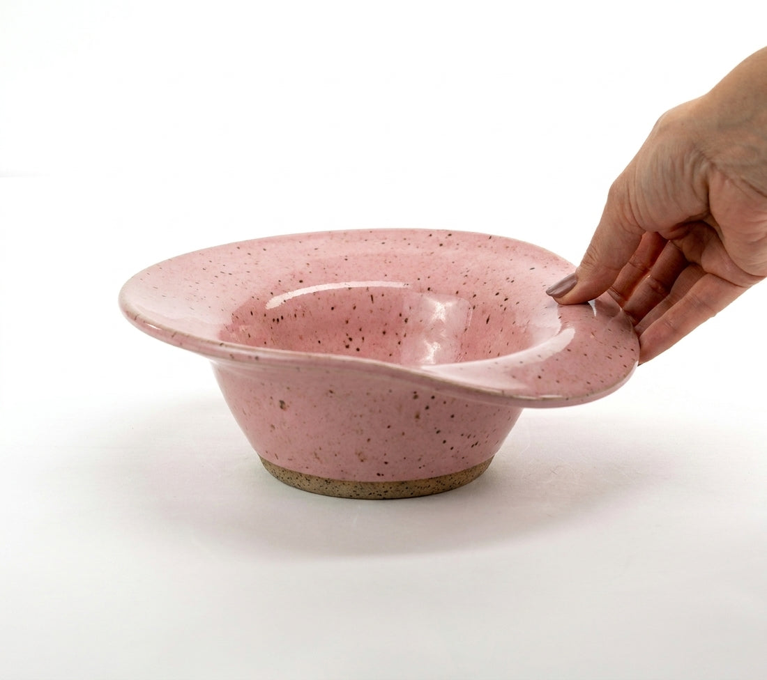 Prato Risoto Borda Rebaixada em cerâmica artesanal — tamanho 350ML, argila Flocos, esmalte Rosa Barbie