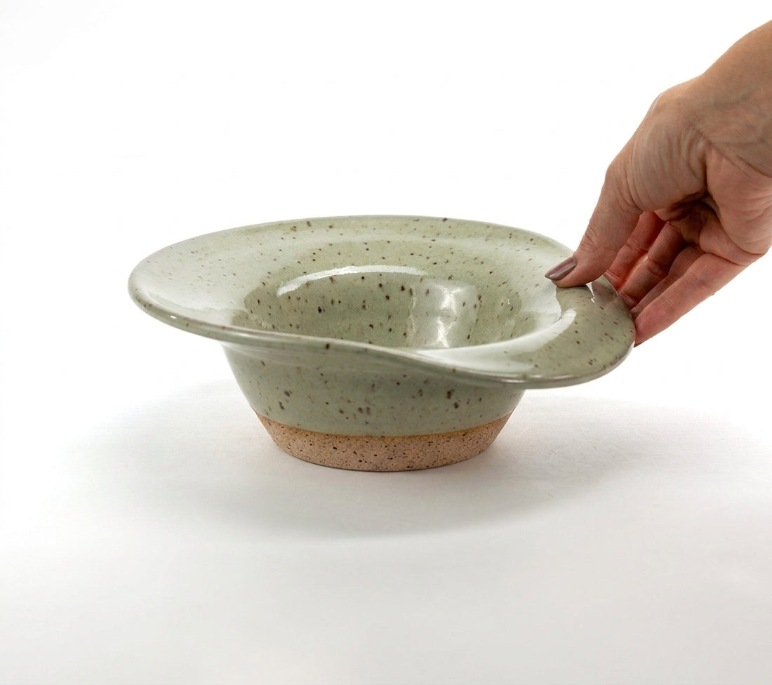 Prato Risoto Borda Rebaixada em cerâmica artesanal — tamanho 350ML, argila Flocos, esmalte Verde Pompeia