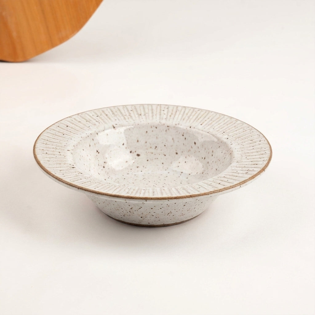 Prato risoto carving em cerâmica artesanal — argila Flocos, esmalte Branco AMME