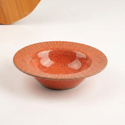 Prato risoto carving em cerâmica artesanal — argila Flocos, esmalte Laranja Intenso