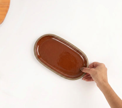 Réguas orgânicas para servir em cerâmica artesanal — tamanho 12CM x 25CM, argila Cappuccino, esmalte Sol de Terracota