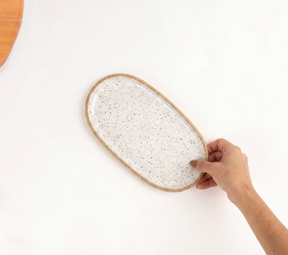 Réguas orgânicas para servir em cerâmica artesanal — tamanho 12CM x 25CM, argila Flocos, esmalte Branco AMME