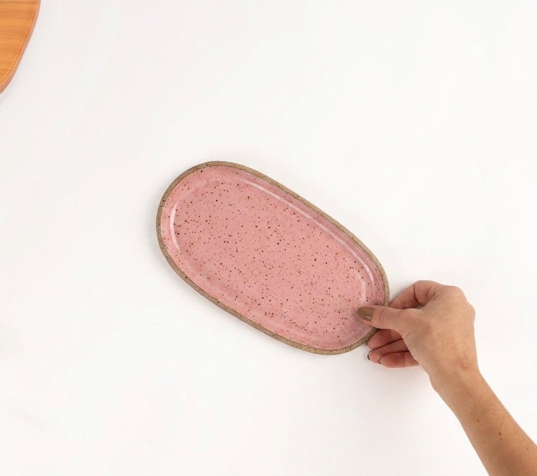 Réguas orgânicas para servir em cerâmica artesanal — tamanho 12CM x 25CM, argila Flocos, esmalte Rosa Barbie