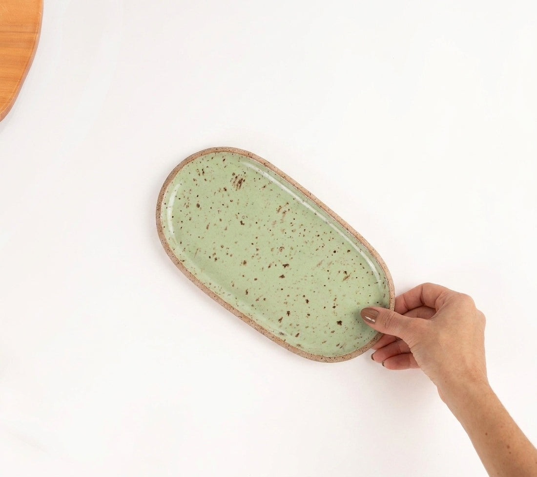 Réguas orgânicas para servir em cerâmica artesanal — tamanho 12CM x 25CM, argila Flocos, esmalte Verde Menta