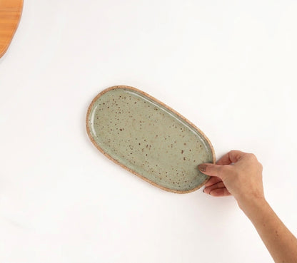 Réguas orgânicas para servir em cerâmica artesanal — tamanho 12CM x 25CM, argila Flocos, esmalte Verde Pompeia