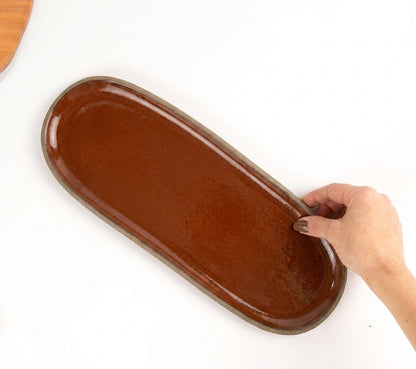 Réguas orgânicas para servir em cerâmica artesanal — tamanho 12CM x 37CM, argila Cappuccino, esmalte Sol de Terracota