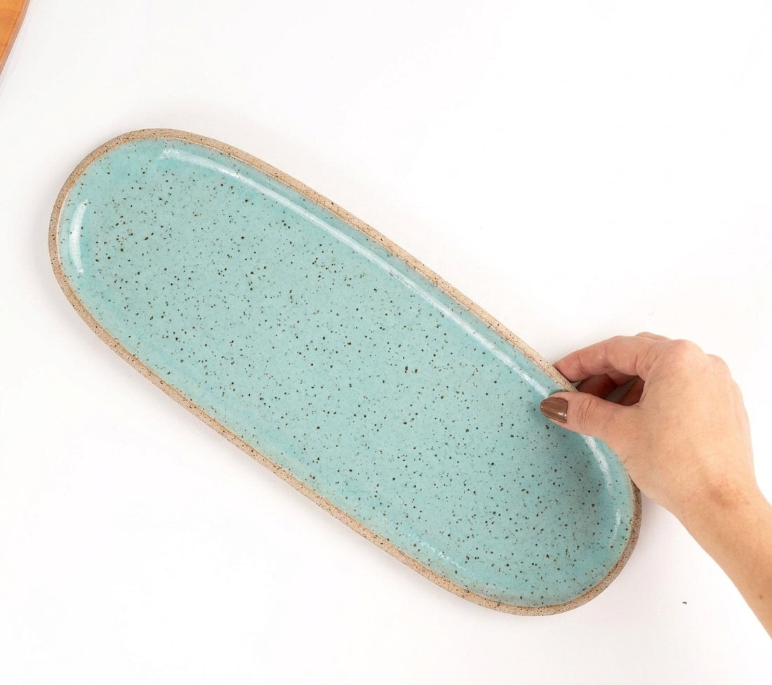 Réguas orgânicas para servir em cerâmica artesanal — tamanho 12CM x 37CM, argila Flocos, esmalte Jujuba