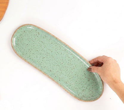Réguas orgânicas para servir em cerâmica artesanal — tamanho 12CM x 37CM, argila Flocos, esmalte Verde Menta