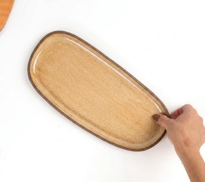 Réguas orgânicas para servir em cerâmica artesanal — tamanho 15CM x 32CM, argila Cappuccino, esmalte Pedra Sabão