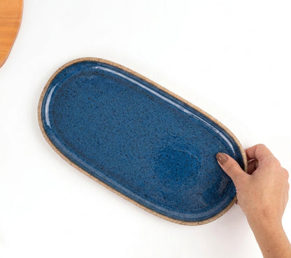 Réguas orgânicas para servir em cerâmica artesanal — tamanho 15CM x 32CM, argila Flocos, esmalte Azul Safira