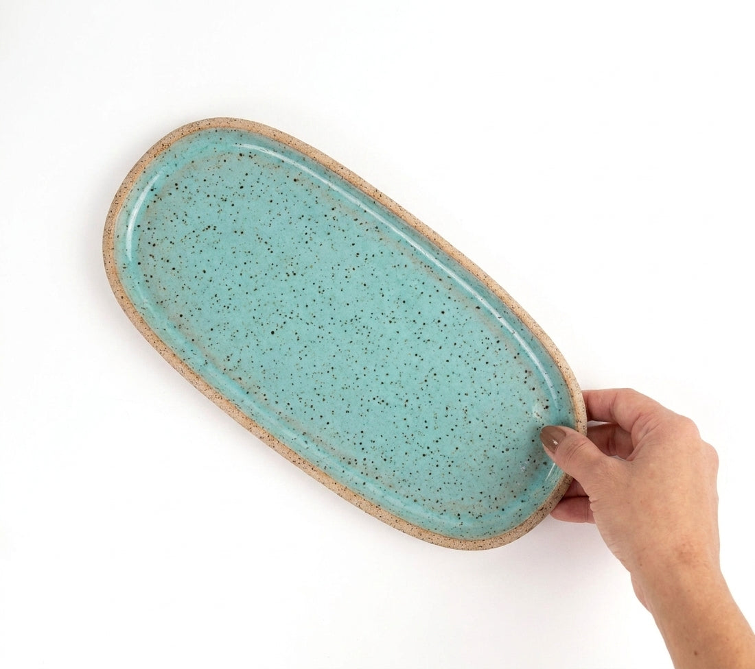 Réguas orgânicas para servir em cerâmica artesanal — tamanho 15CM x 32CM, argila Flocos, esmalte Jujuba