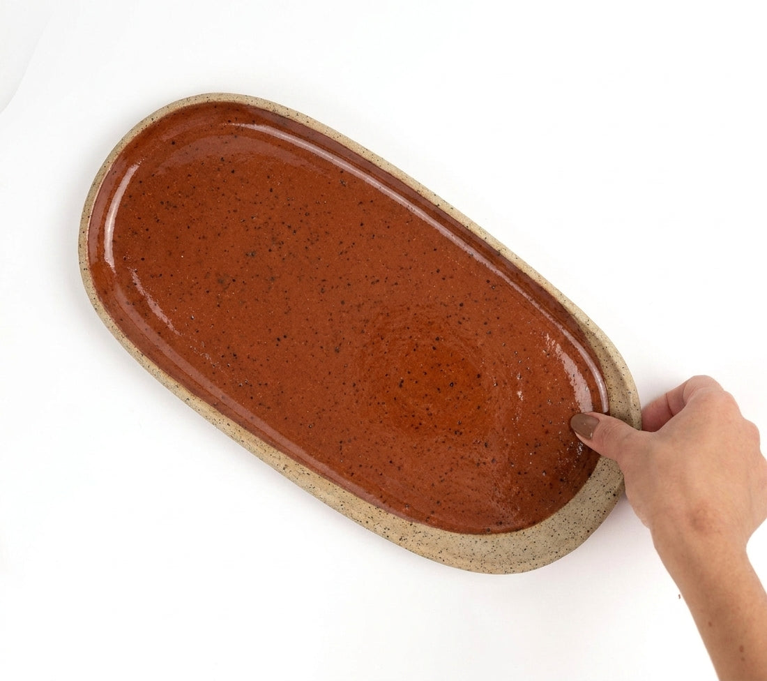 Réguas orgânicas para servir em cerâmica artesanal — tamanho 15CM x 32CM, argila Flocos, esmalte Sol de Terracota