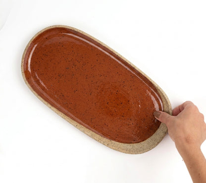 Réguas orgânicas para servir em cerâmica artesanal — tamanho 15CM x 32CM, argila Flocos, esmalte Sol de Terracota