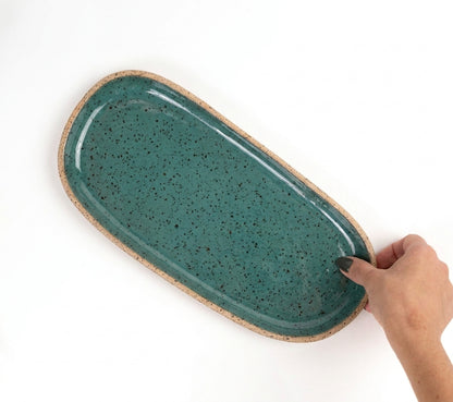 Réguas orgânicas para servir em cerâmica artesanal — tamanho 15CM x 32CM, argila Flocos, esmalte Verde Exército