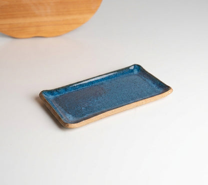 Réguas retas para servir (nova modelagem) em cerâmica artesanal — tamanho 20CM x 12CM, argila Cappuccino, esmalte Azul Safira