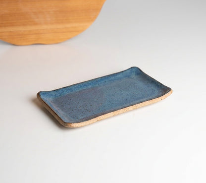 Réguas retas para servir (nova modelagem) em cerâmica artesanal — tamanho 20CM x 12CM, argila Flocos, esmalte Azul Safira