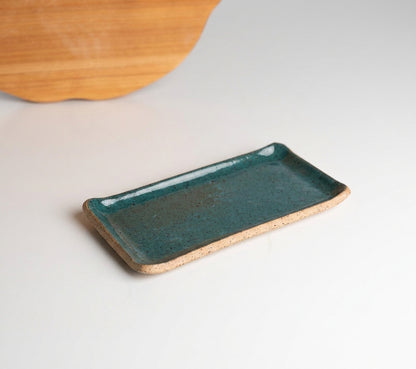 Réguas retas para servir (nova modelagem) em cerâmica artesanal — tamanho 20CM x 12CM, argila Flocos, esmalte Verde Exército