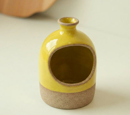 Saleiro Aberto em cerâmica artesanal — argila Cappuccino, esmalte Amarelo Intenso