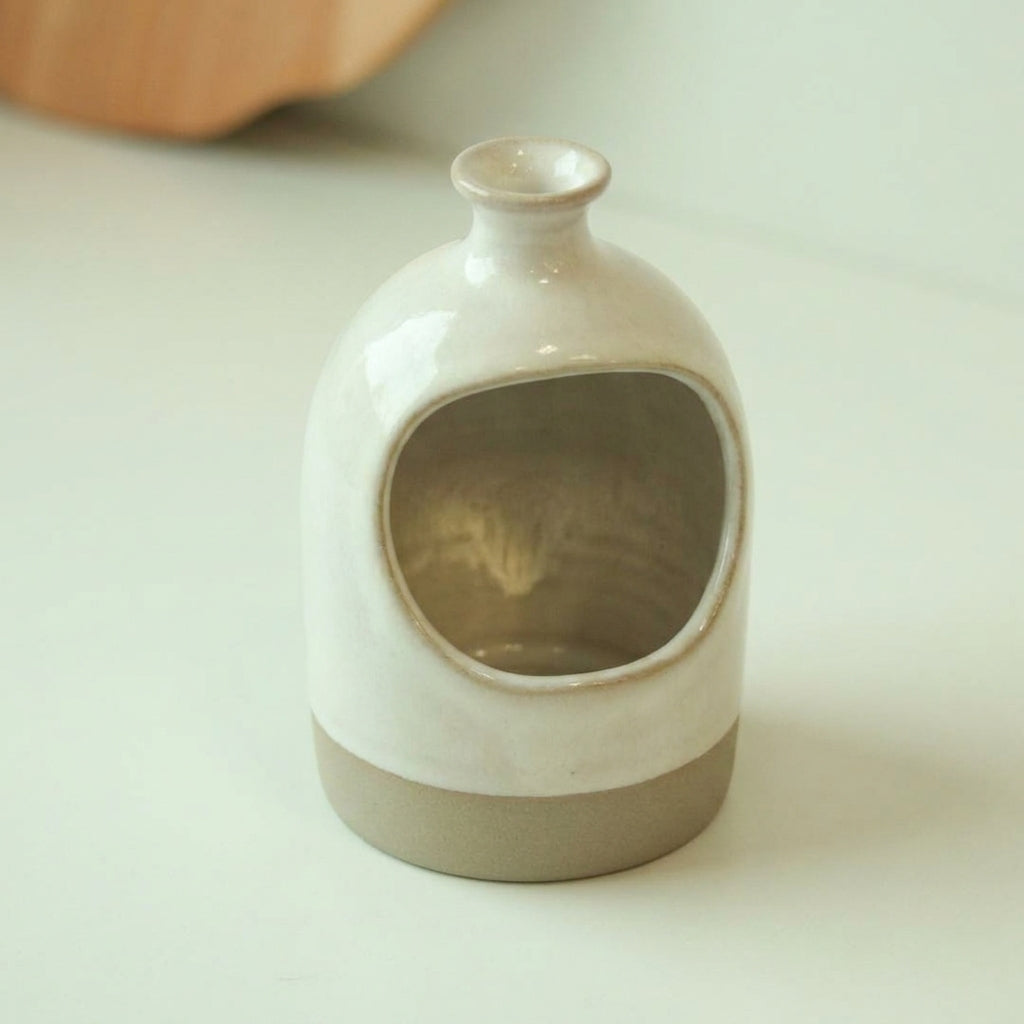 Saleiro Aberto em cerâmica artesanal — argila Cappuccino, esmalte Branco AMME